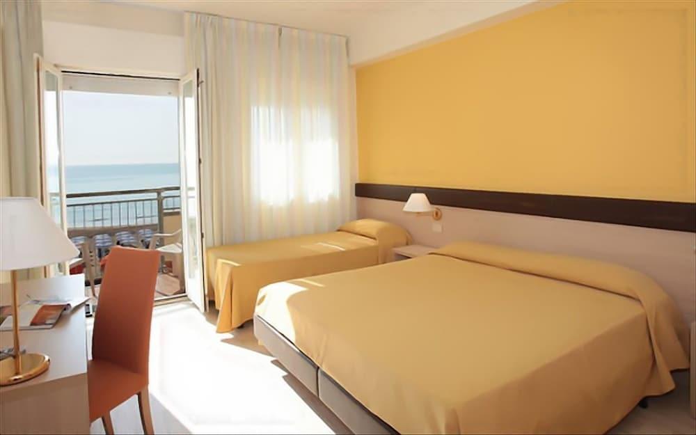 Hotel Astor Lido di Jesolo Exterior foto