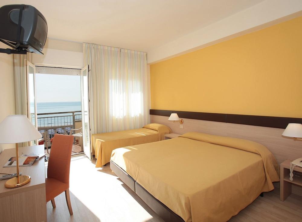 Hotel Astor Lido di Jesolo Exterior foto