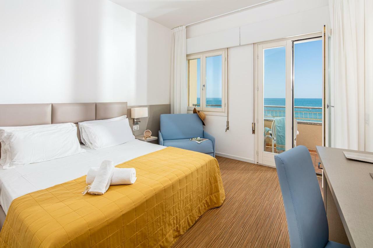 Hotel Astor Lido di Jesolo Exterior foto